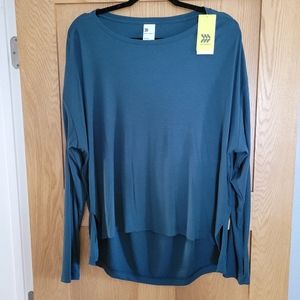 Long sleeve stretchy athleisure top size large